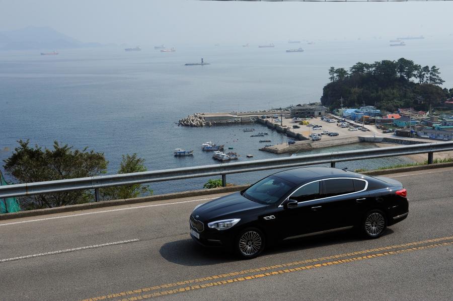  Kia Quoris 2012 года  (фото 27 из 72)